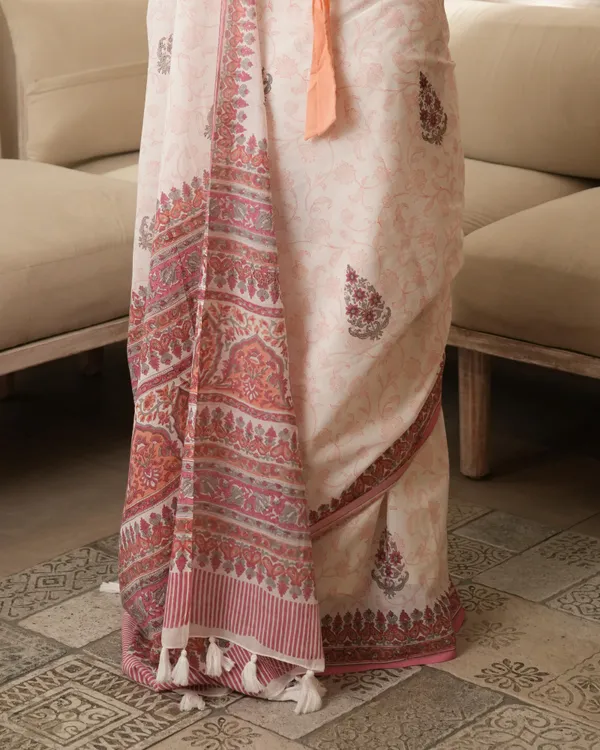 White_Peach_Cotton_Hblock_Print_Mul_Saree_With_Tassels_For_Women